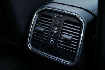 Porsche Macan S — photo 23