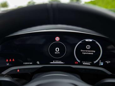 Porsche Taycan 4S — photo 41
