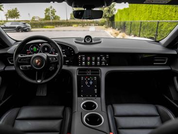 Porsche Taycan 4S — photo 42