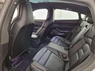 Porsche Taycan 4S — photo 10