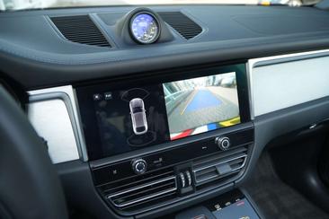 Porsche Macan S — photo 25