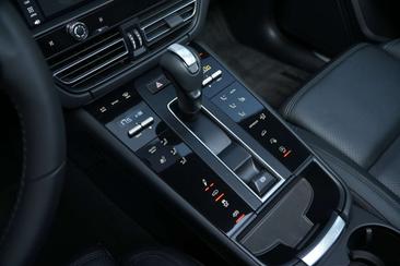 Porsche Macan S — photo 27