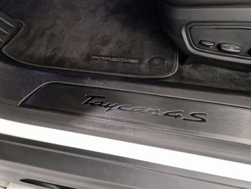 Porsche Taycan 4S — photo 16