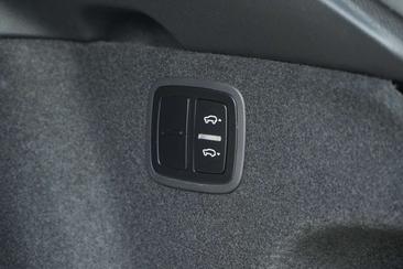 Porsche Macan S — photo 34