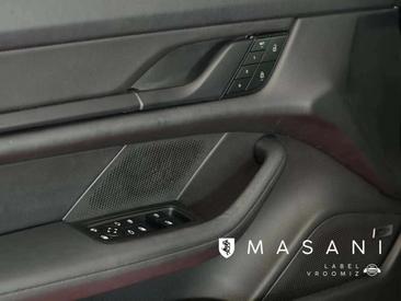 Porsche Taycan — photo 9