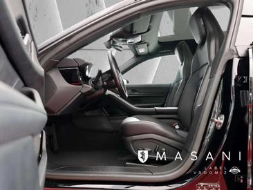 Porsche Taycan — photo 11