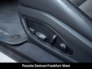 Porsche Taycan 4S — photo 30