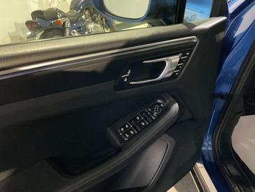 Porsche Macan Electrique Base — photo 5