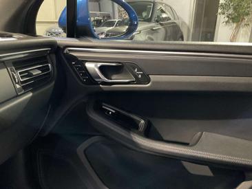 Porsche Macan Electrique Base — photo 13