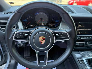 Porsche Macan Electrique S — photo 11