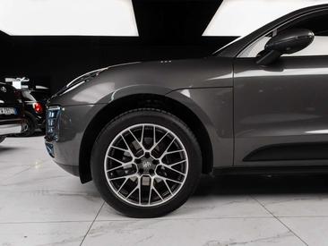 Porsche Macan Electrique Base — photo 8