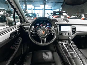 Porsche Macan Electrique Base — photo 11