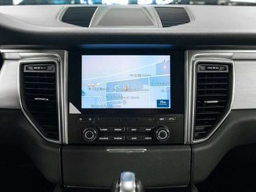 Porsche Macan Electrique Base — photo 14