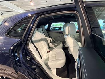 Porsche Macan S — photo 10