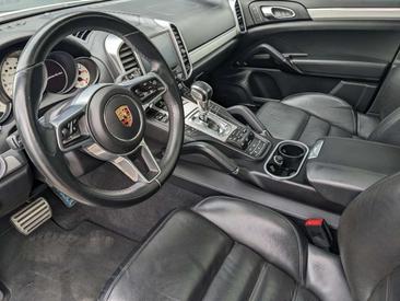Porsche Cayenne III Turbo — photo 9
