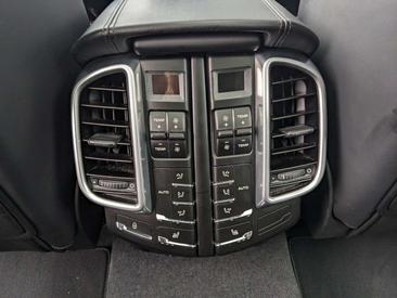 Porsche Cayenne III Turbo — photo 24