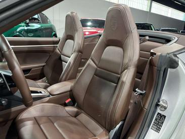 Porsche 992 I Carrera 4S — photo 9