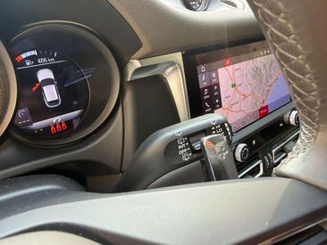 Porsche Macan Electrique Base — photo 12