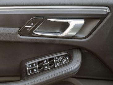 Porsche Macan Electrique — photo 24