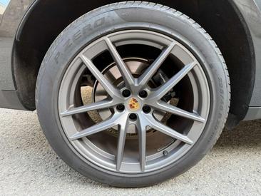 Porsche Macan Electrique Base — photo 15