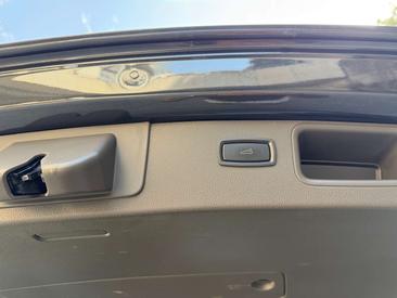 Porsche Macan Electrique Base — photo 16