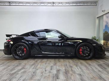 Porsche 718 Cayman GT4 — photo 3