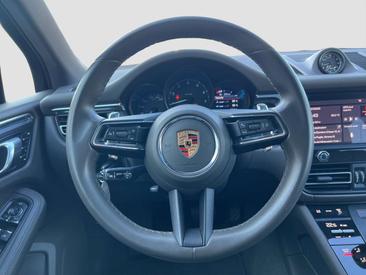 Porsche Macan Electrique Base — photo 10