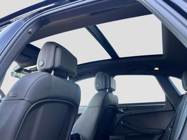 Porsche Macan Electrique Base — photo 14