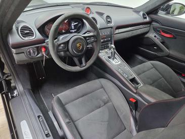Porsche 718 Cayman GT4 — photo 6