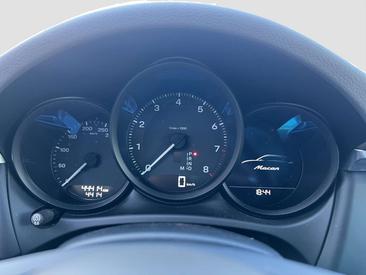 Porsche Macan Electrique Base — photo 11