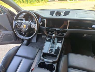 Porsche Macan Electrique Base — photo 10
