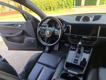 Porsche Macan Electrique Base — photo 11