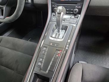 Porsche 718 Cayman GT4 — photo 18