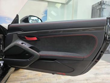 Porsche 718 Cayman GT4 — photo 20