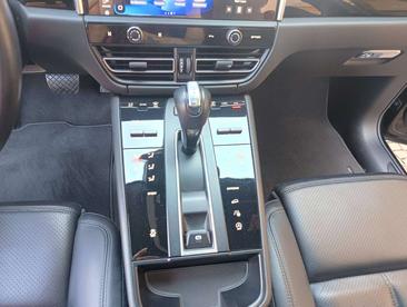 Porsche Macan Electrique Base — photo 14