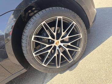 Porsche Macan Electrique Base — photo 22