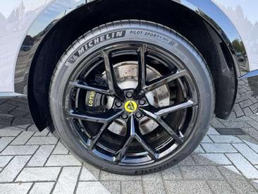 Lotus Eletre — photo 17