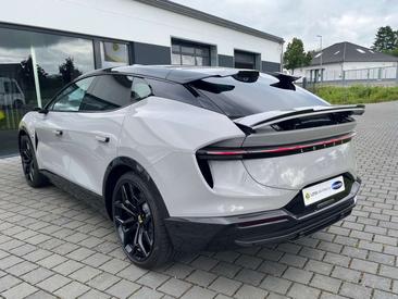 Lotus Eletre — photo 5