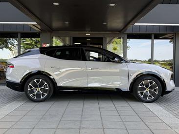 Lotus Eletre — photo 3
