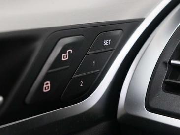 BMW iX3 High Executive EDrive40 — photo 19