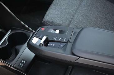 BMW IX1 XDrive30 — photo 12