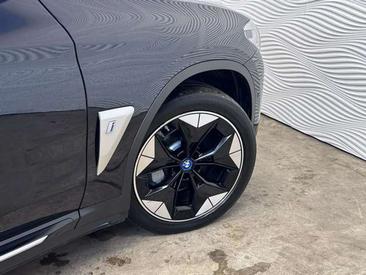 BMW iX3 — photo 17