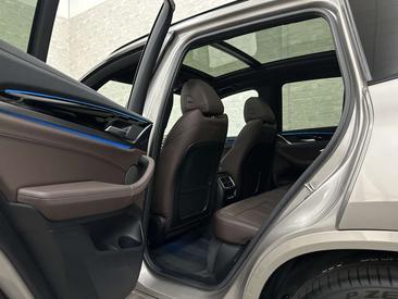 BMW iX3 M Sport — photo 5