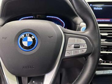 BMW iX3 — photo 30