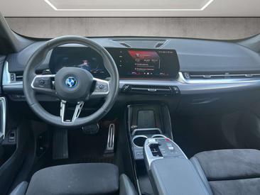 BMW IX1 EDrive20 — photo 12