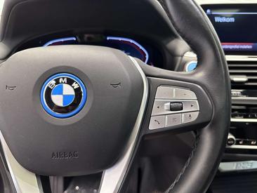 BMW iX3 — photo 30