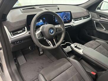 BMW IX1 XDrive30 — photo 3