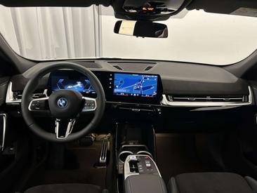 BMW IX2 M Sport EDrive20 — photo 8