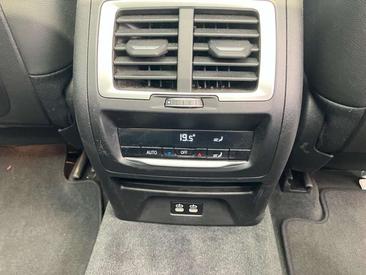 BMW iX3 Impressive — photo 17