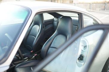 Porsche 993 Carrera 2 — photo 23